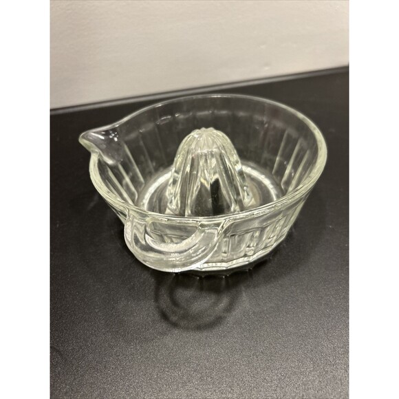Vintage Heavy Large Clear Glass Hand Juicer Reamer Citrus Orange Lemon Easy Pour - Picture 5 of 10